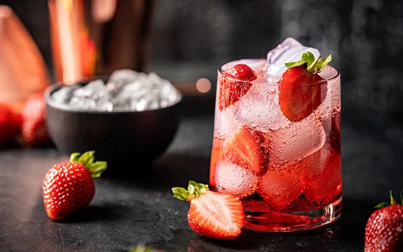 Strawberry Amaretto Fizz